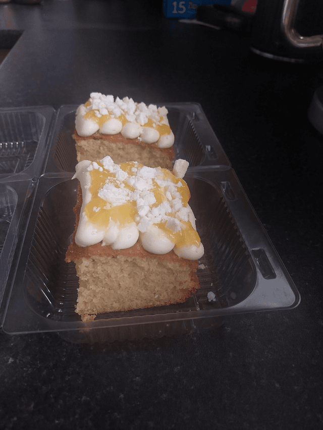 Lemon Meringue Cake 